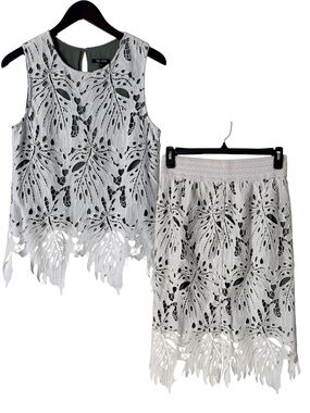Nic & Zoe Ivory Green Leaf Crochet Overlay Two Piece Sleeveless Skirt Set, M